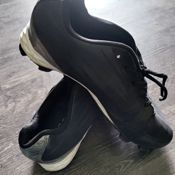 Size 7 soccer shoes - Picture 1 of 6